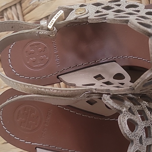 COPY - ๐ป TORY BURCH NORI CORK WEDGE GOLD METALLIC SANDALS. - Picture 12 of 15